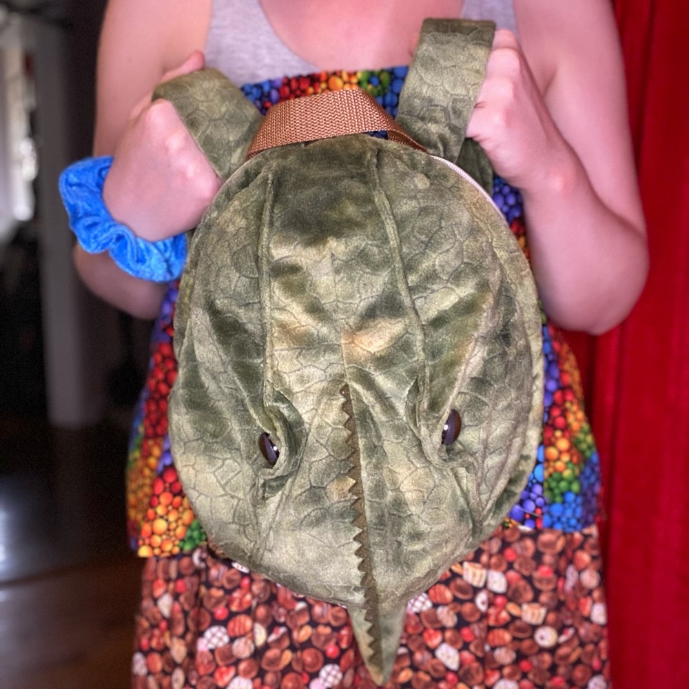 🦖Universal studios dinosaur plush backpack🦖